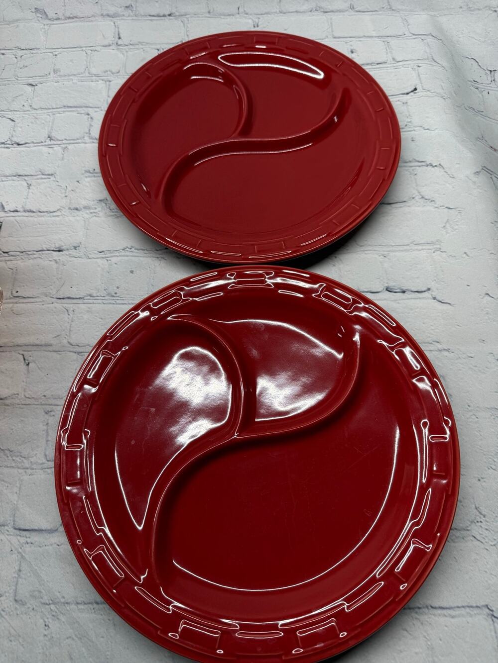 Longaberger Pottery Woven Traditions Red Tomato Divided Dinner Plate 10"